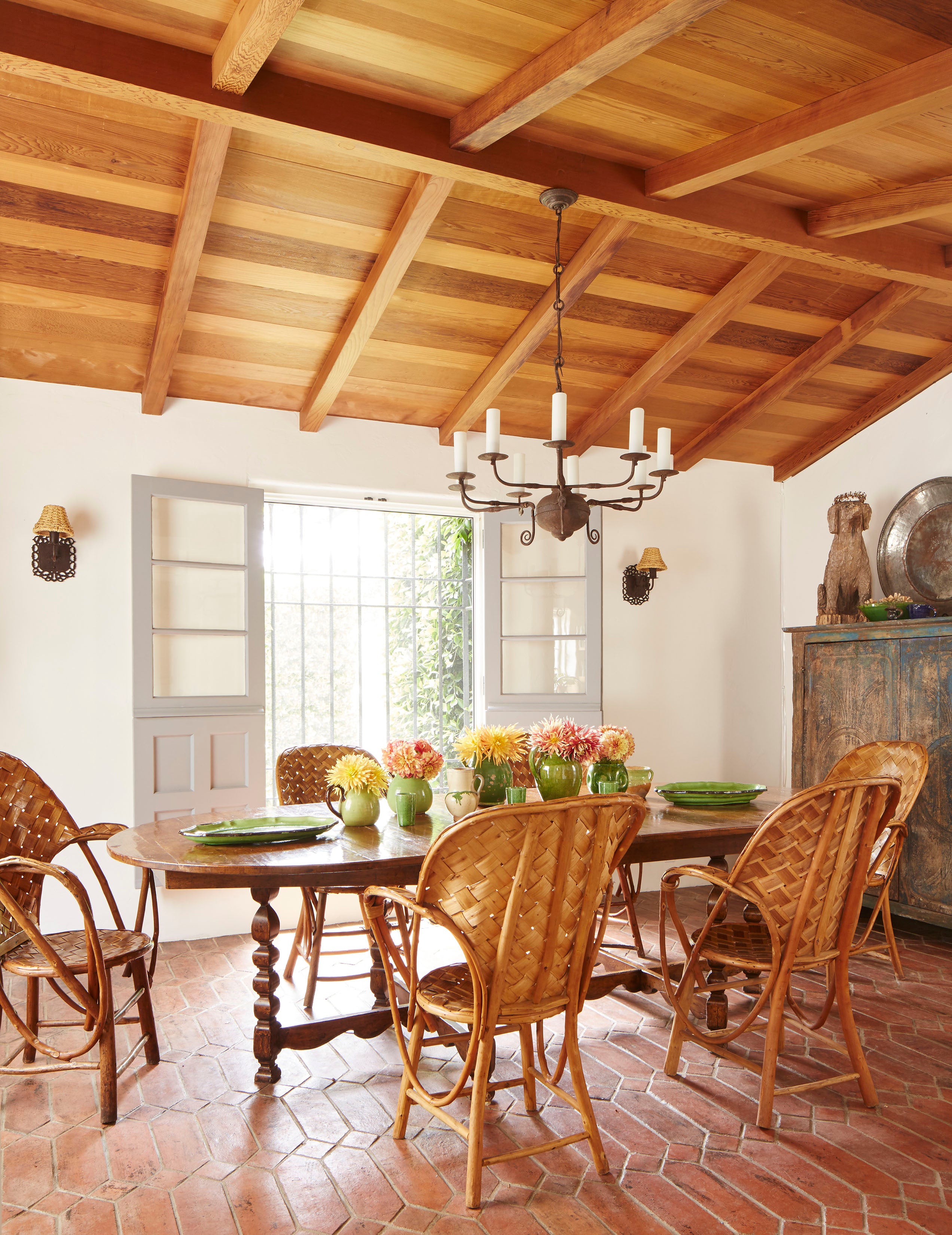 Spanish Oval Dining Table – Dennis & Leen
