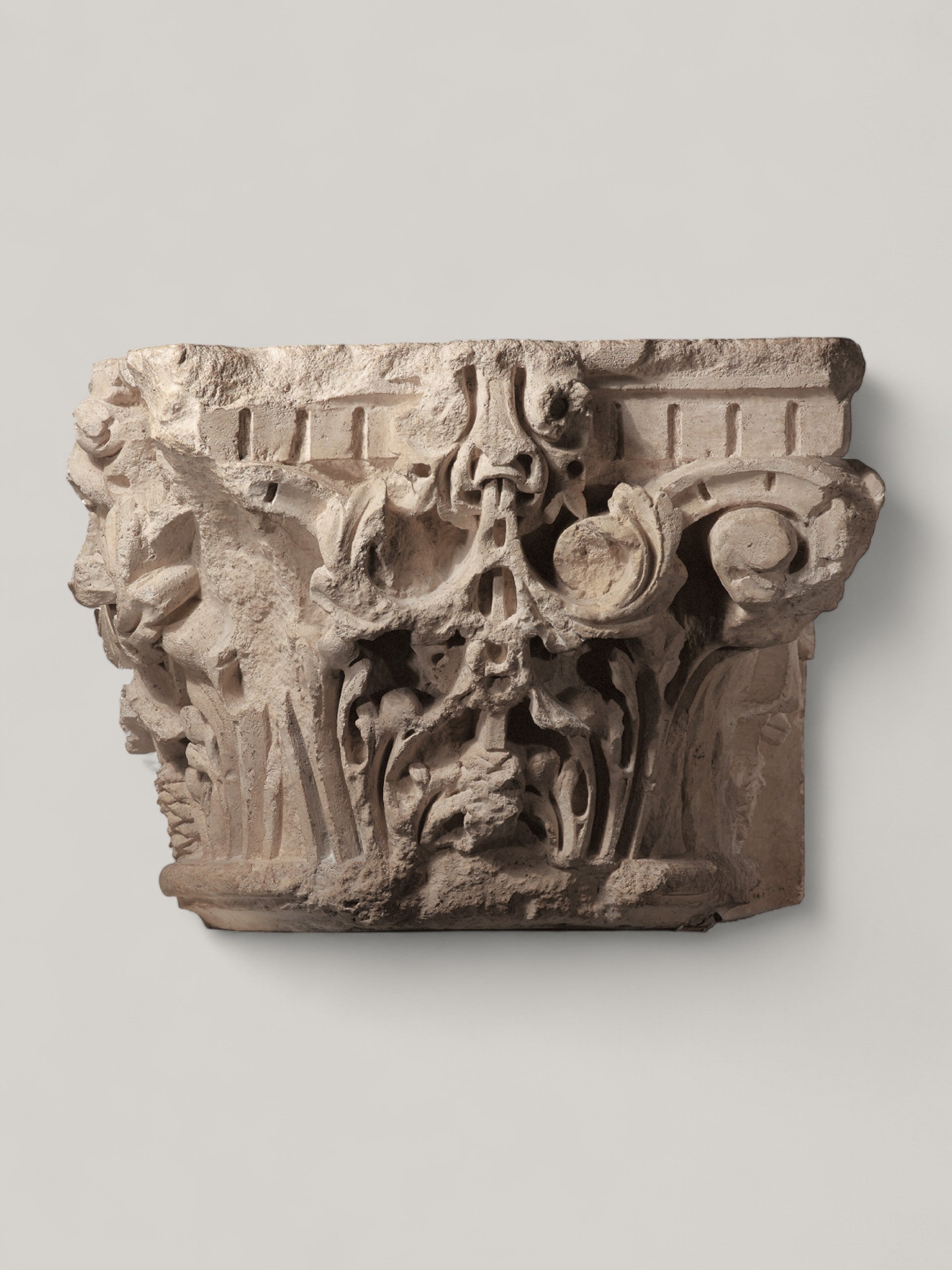 Corinthian Capital Table – Dennis & Leen